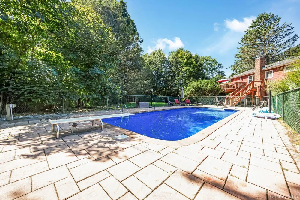 16 Wendy Lane East Northport, NY 11731