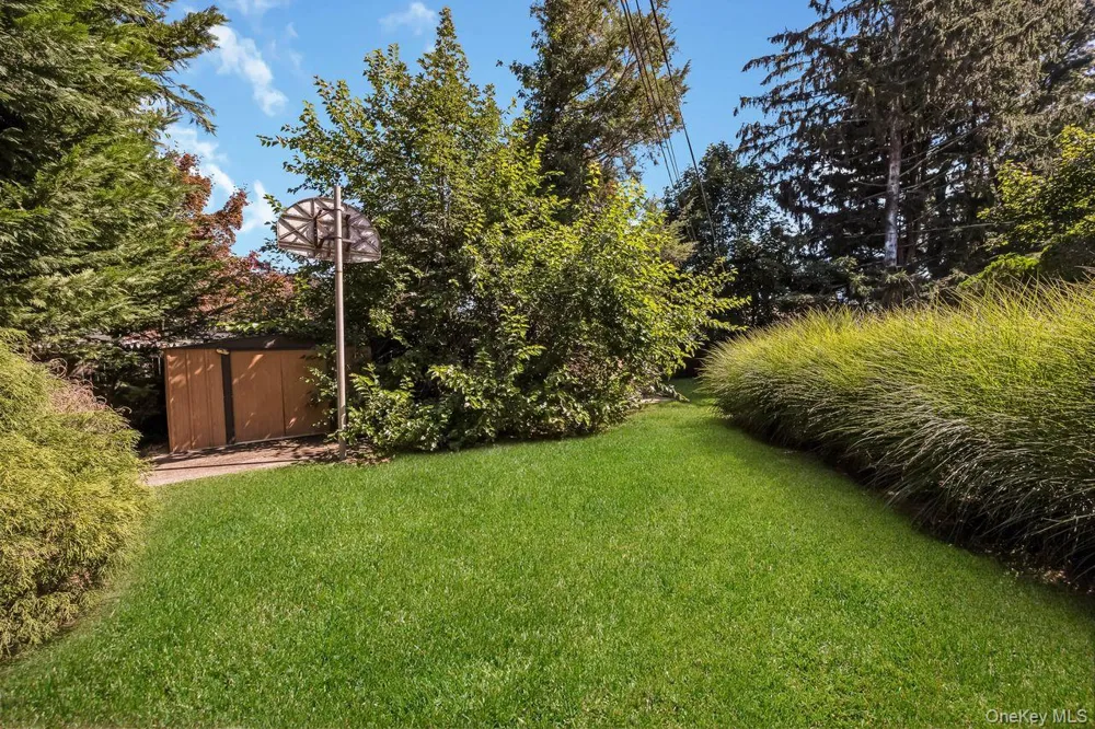 16 Wendy Lane East Northport, NY 11731
