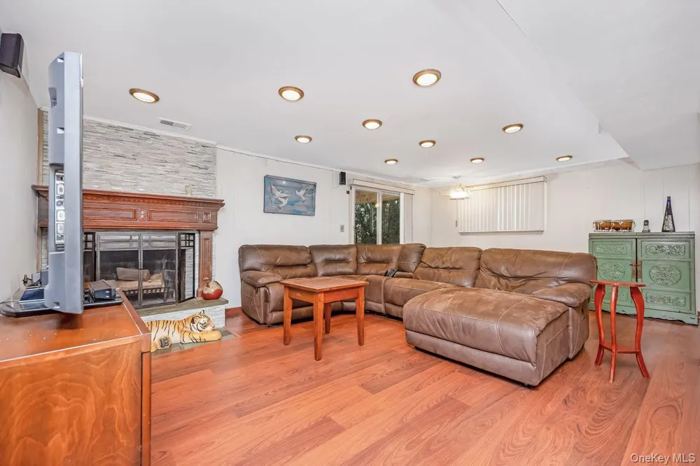 16 Wendy Lane East Northport, NY 11731