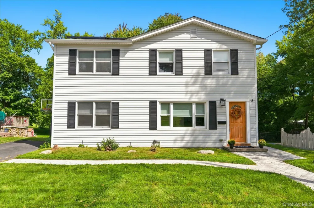 8 Loran Court Nanuet, NY 10954
