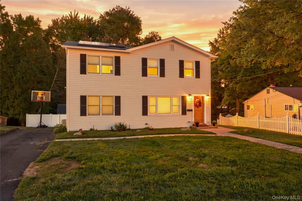 8 Loran Court Nanuet, NY 10954