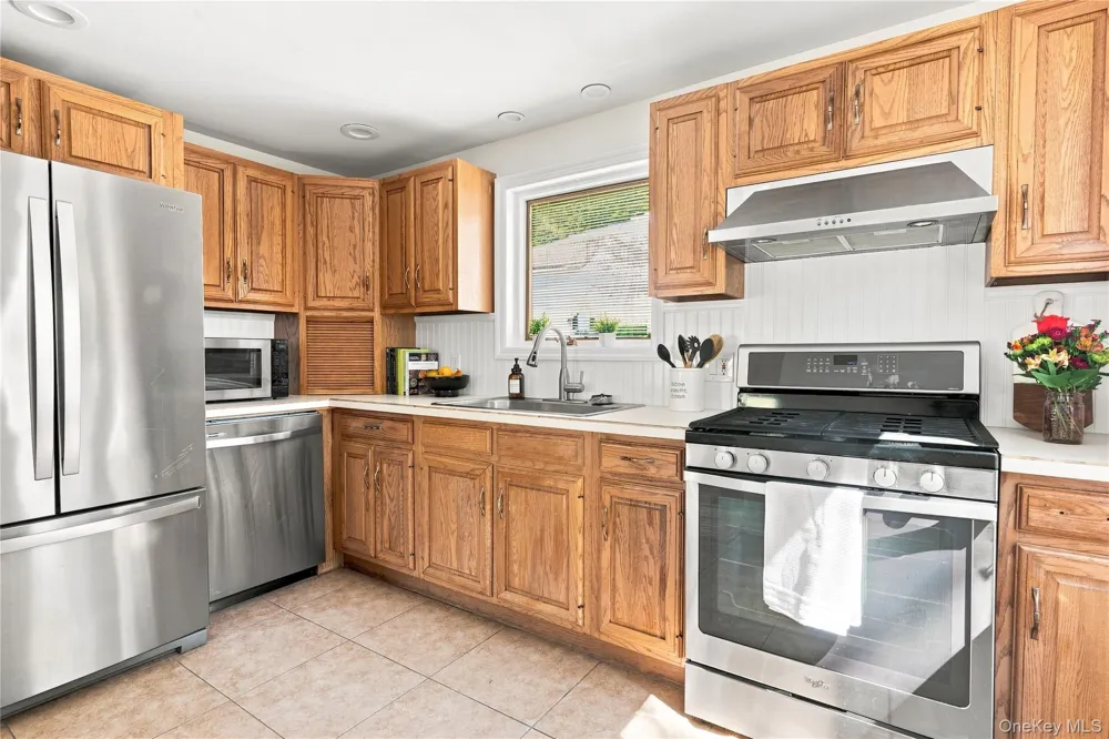 8 Loran Court Nanuet, NY 10954