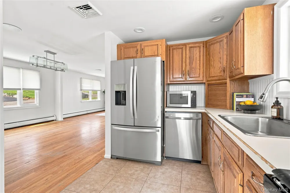 8 Loran Court Nanuet, NY 10954