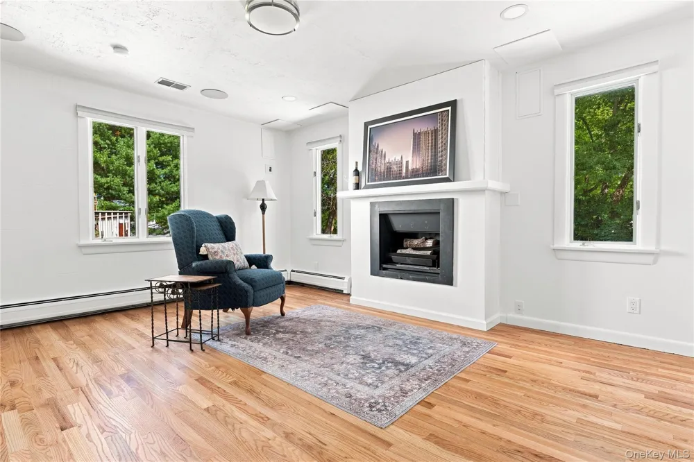 8 Loran Court Nanuet, NY 10954
