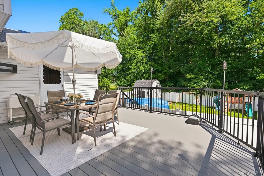 8 Loran Court Nanuet, NY 10954