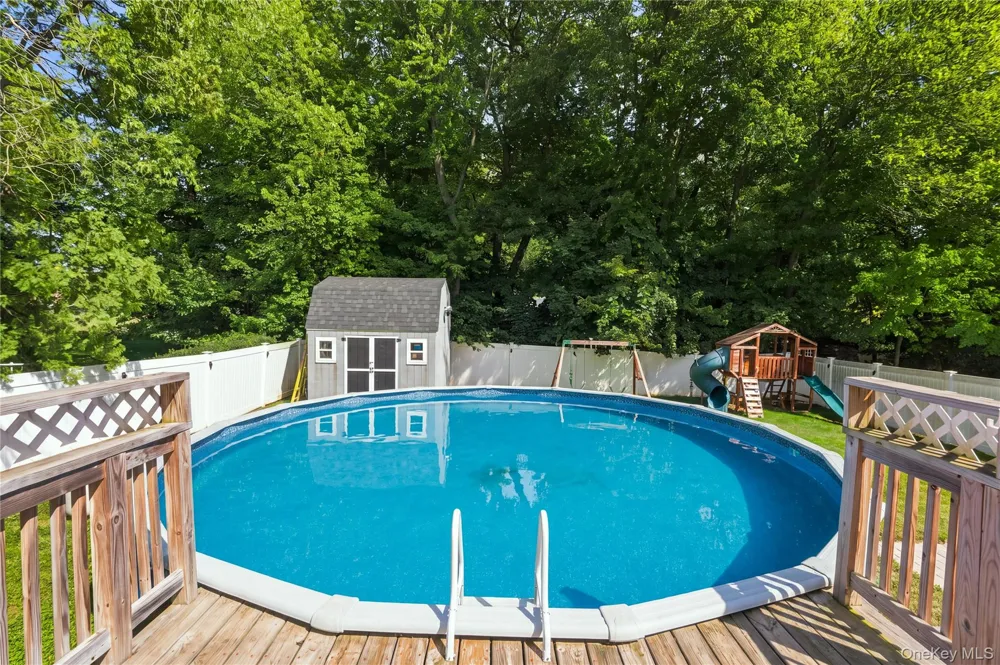 8 Loran Court Nanuet, NY 10954
