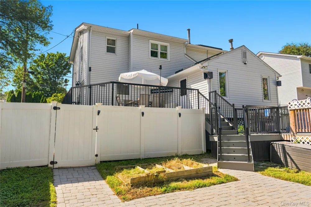 8 Loran Court Nanuet, NY 10954