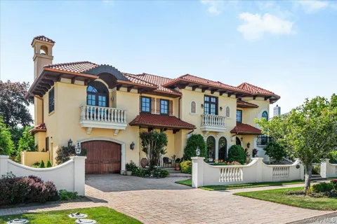 81 Montgomery Boulevard