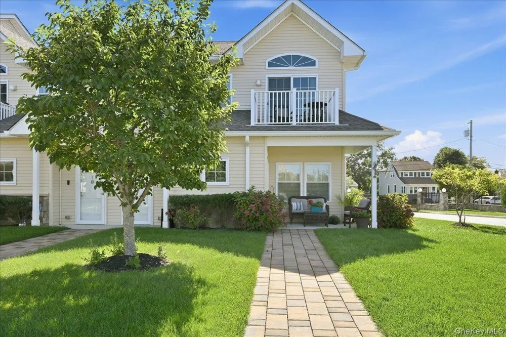 301 Anchor Court Copiague, NY 11726