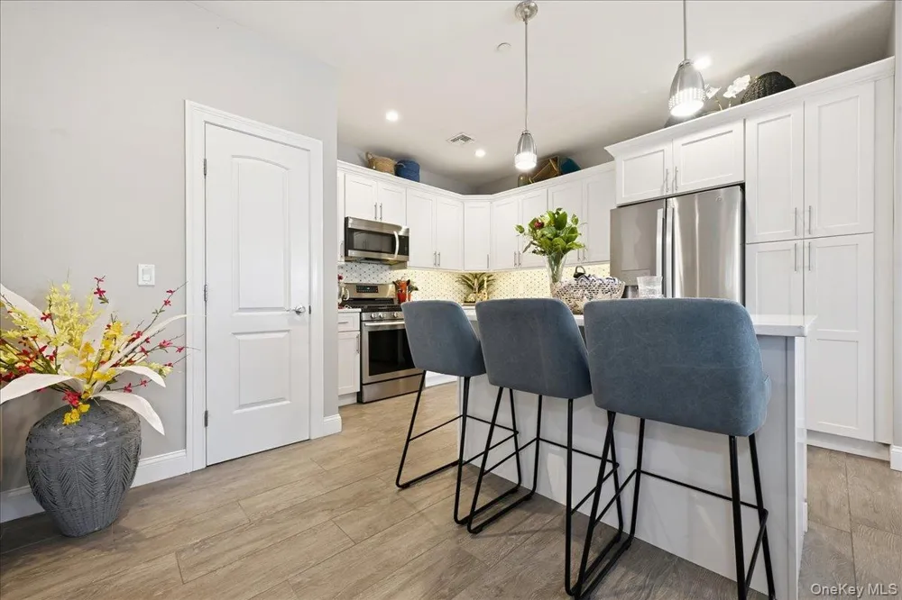 301 Anchor Court Copiague, NY 11726