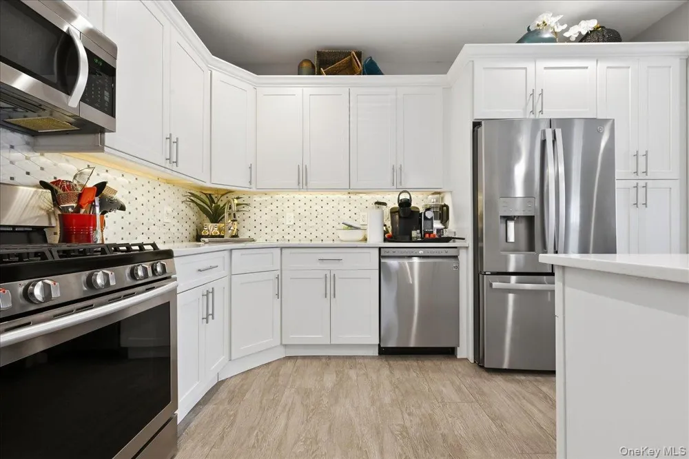 301 Anchor Court Copiague, NY 11726