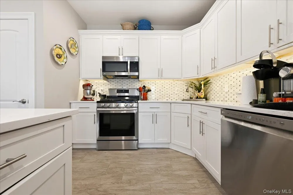 301 Anchor Court Copiague, NY 11726
