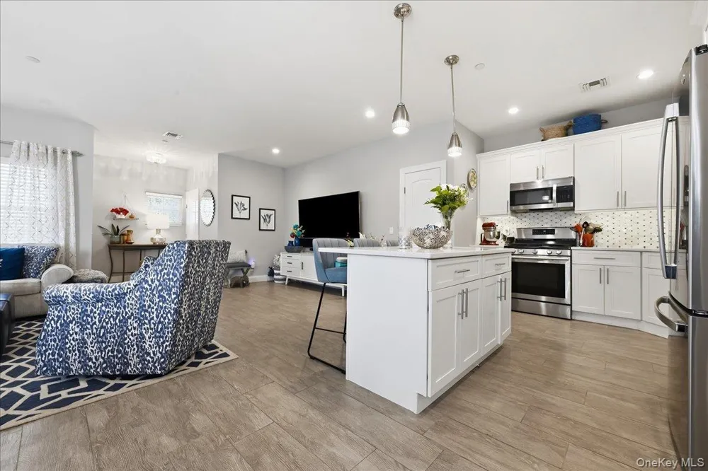 301 Anchor Court Copiague, NY 11726
