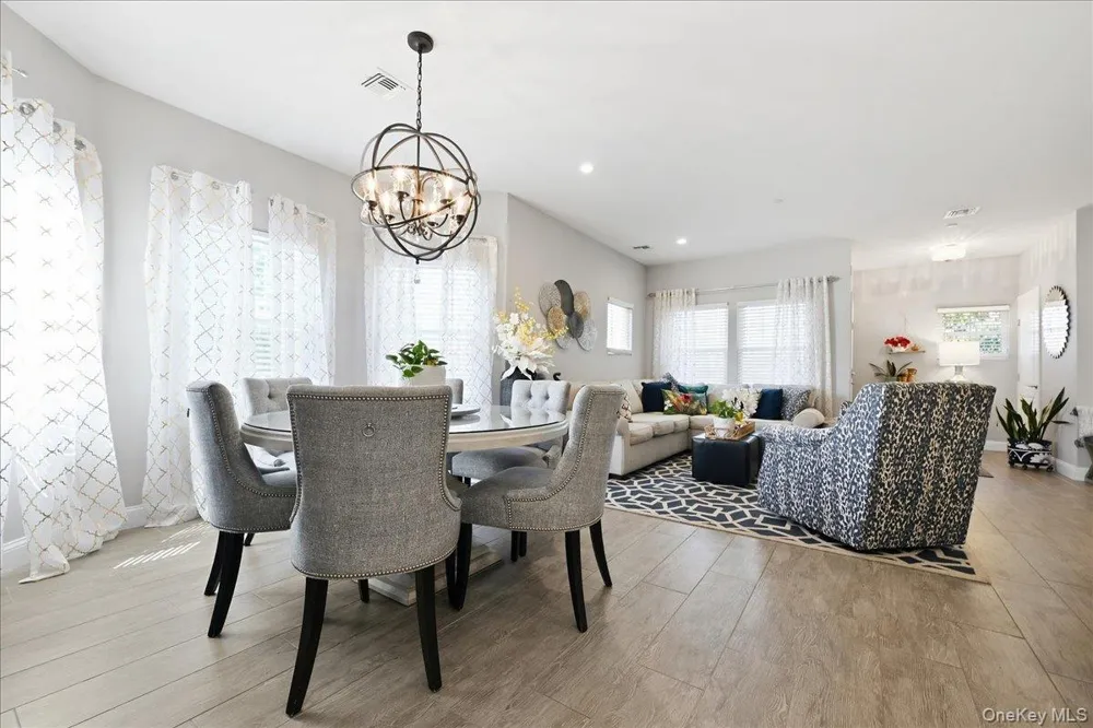 301 Anchor Court Copiague, NY 11726