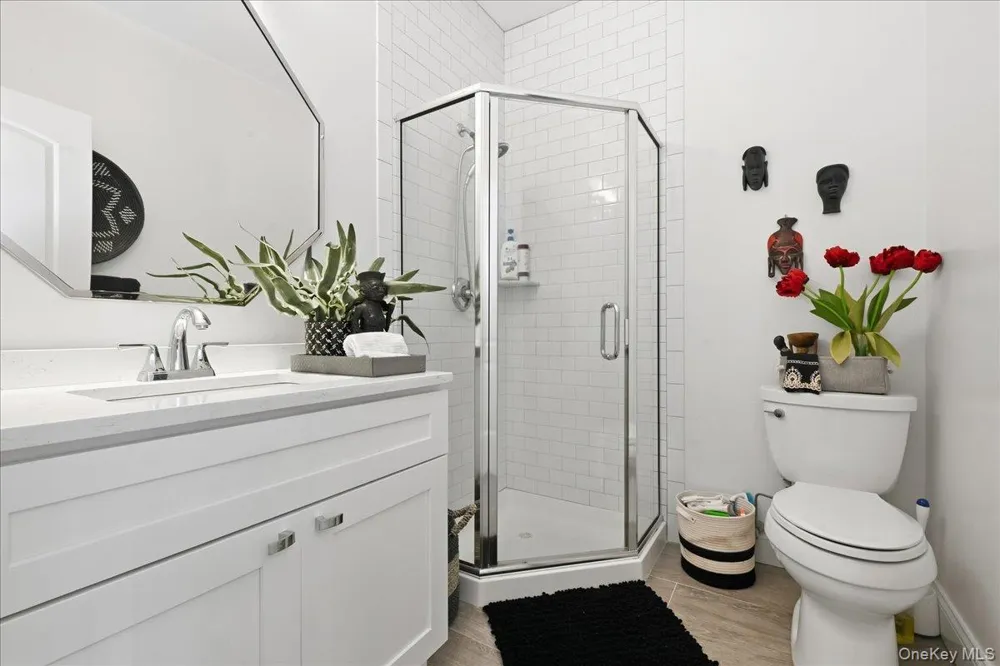 301 Anchor Court Copiague, NY 11726