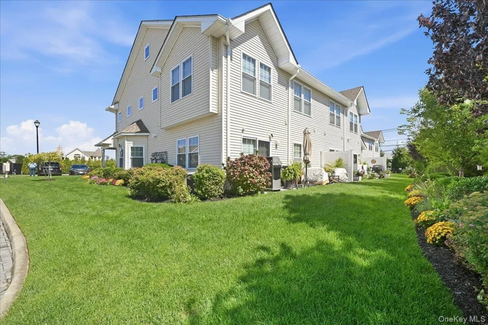 301 Anchor Court Copiague, NY 11726