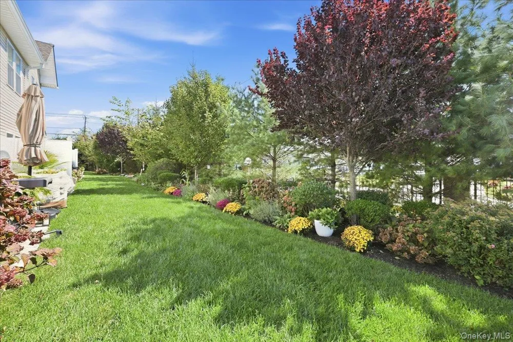 301 Anchor Court Copiague, NY 11726