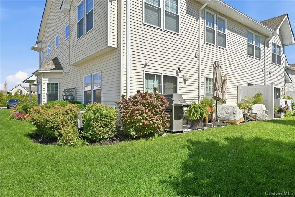 301 Anchor Court Copiague, NY 11726