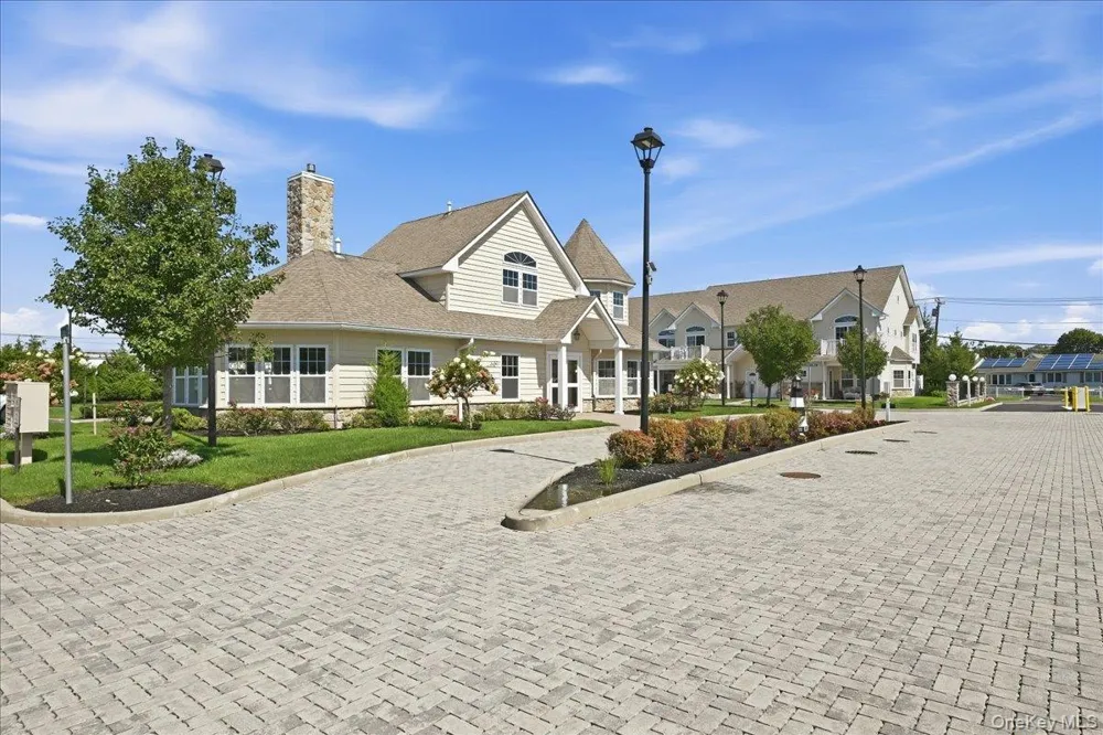 301 Anchor Court Copiague, NY 11726