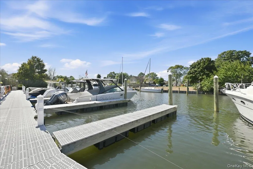 301 Anchor Court Copiague, NY 11726