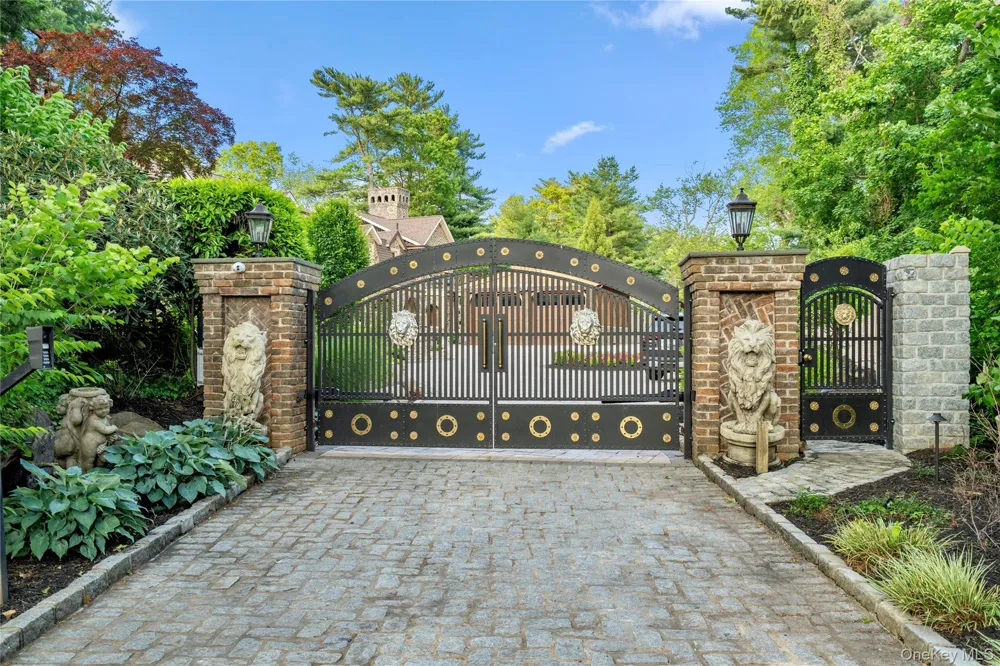 213 Guinea Woods Road Old Westbury, NY 11568