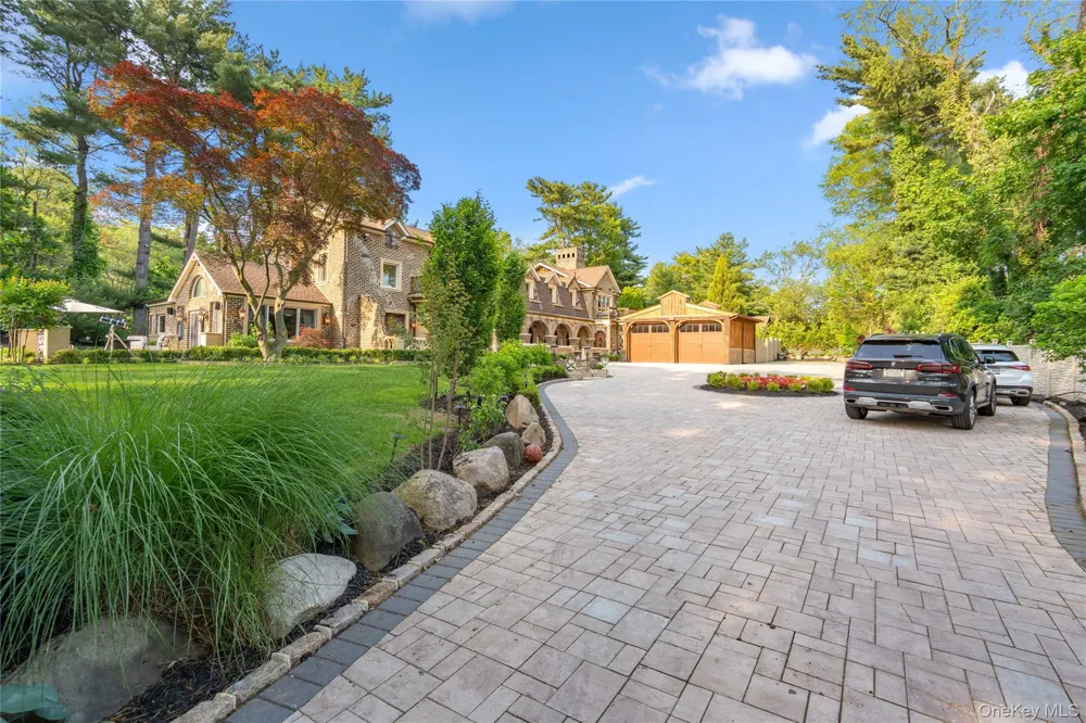 213 Guinea Woods Road Old Westbury, NY 11568