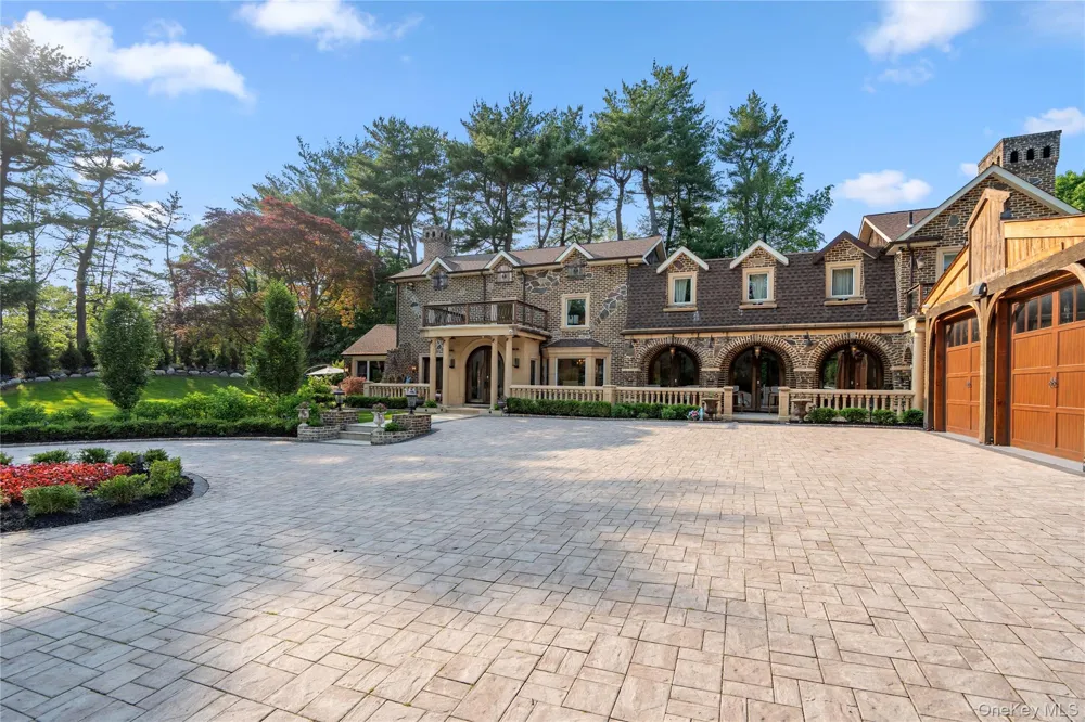213 Guinea Woods Road Old Westbury, NY 11568