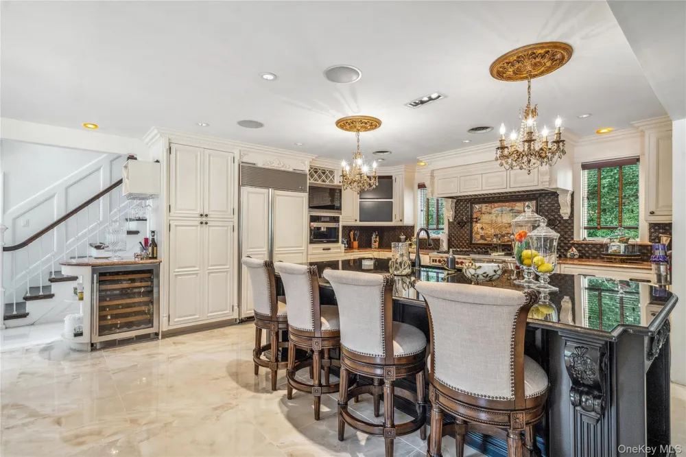 213 Guinea Woods Road Old Westbury, NY 11568