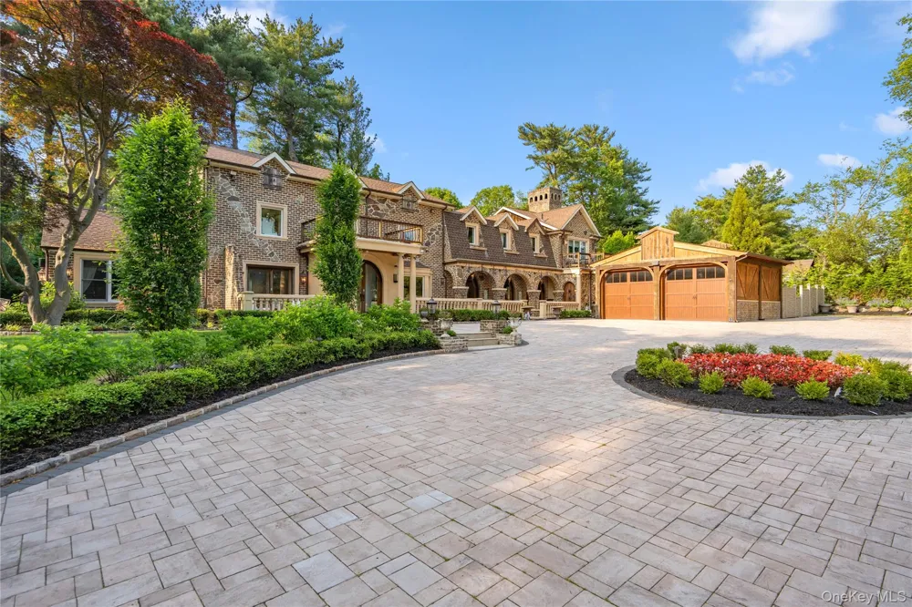 213 Guinea Woods Road Old Westbury, NY 11568