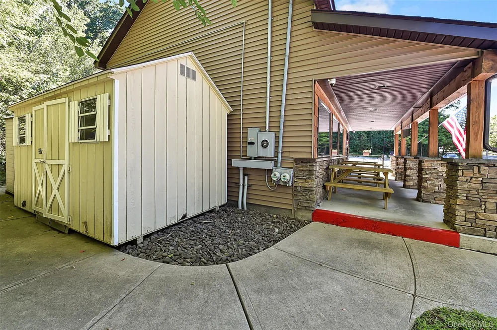 809 Bloomingburg Road Bloomingburg, NY 12721