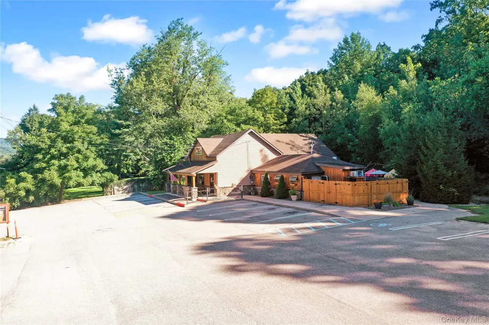 809 Bloomingburg Road Bloomingburg, NY 12721