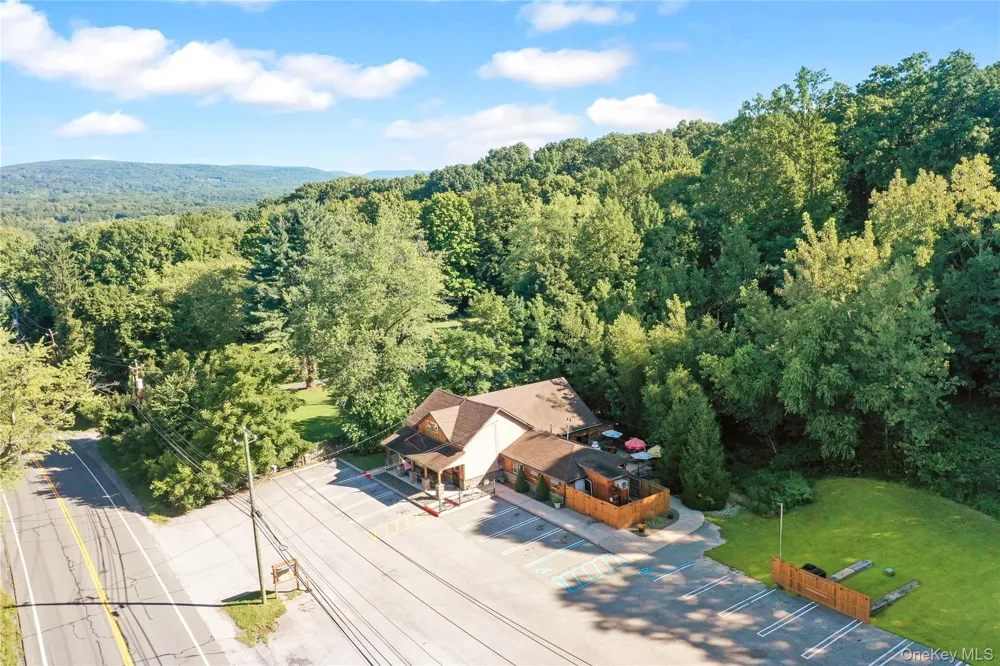809 Bloomingburg Road Bloomingburg, NY 12721