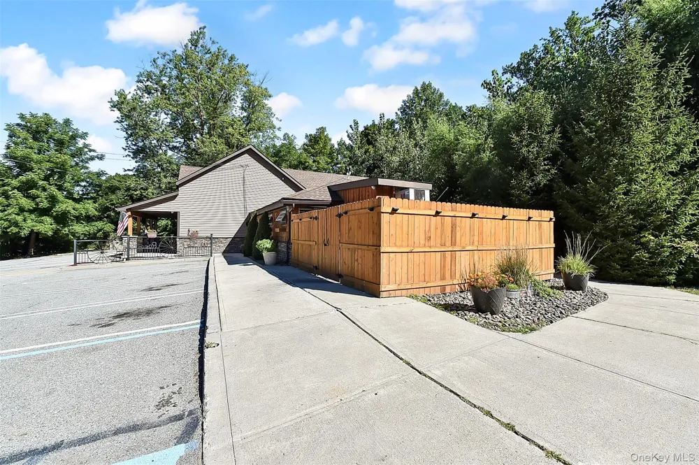 809 Bloomingburg Road Bloomingburg, NY 12721