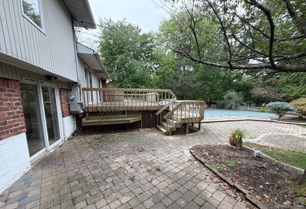35 Eagle Lane Farmingdale, NY 11735