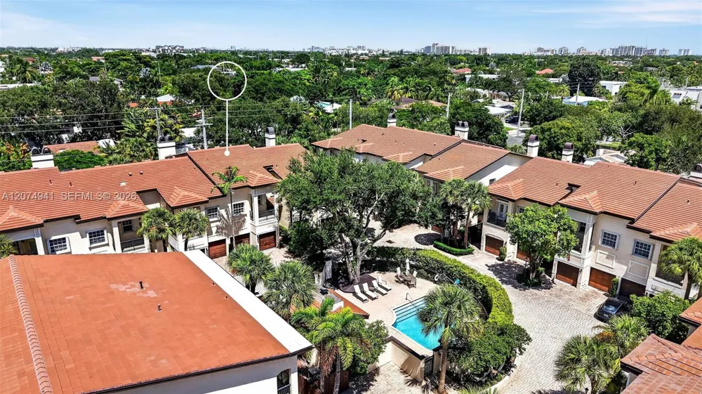 362 NE 7th Ave Fort Lauderdale, FL 33301
