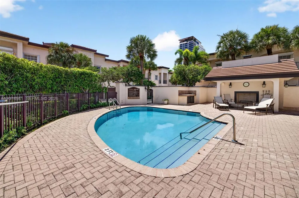 362 NE 7th Ave Fort Lauderdale, FL 33301