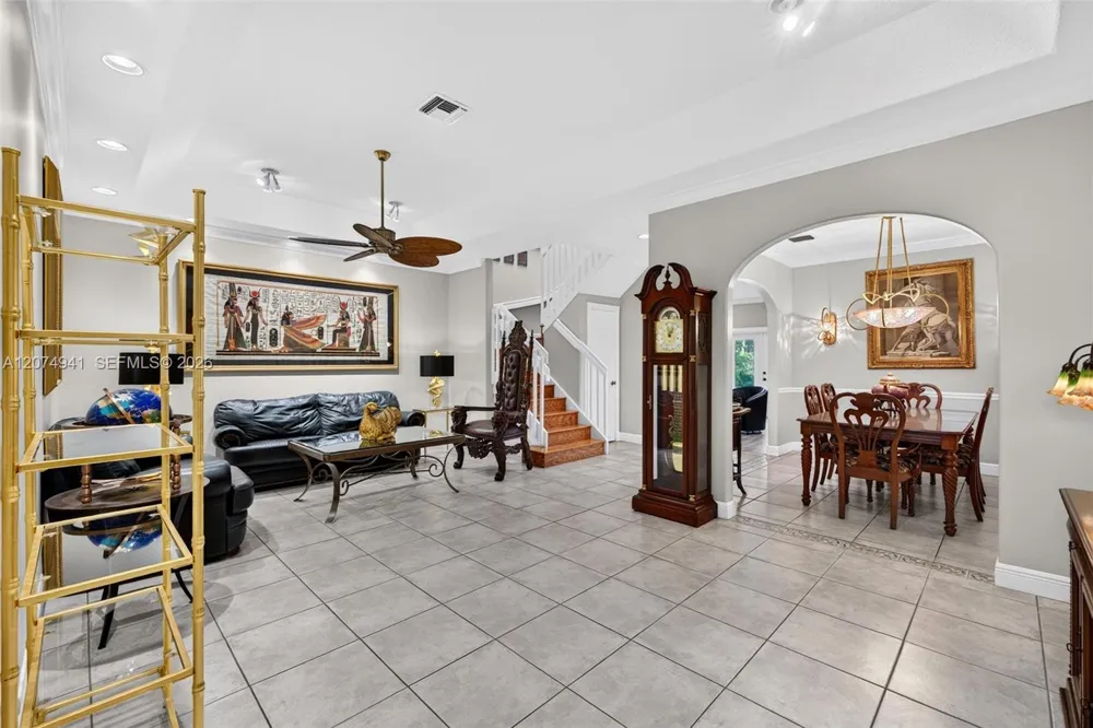 362 NE 7th Ave Fort Lauderdale, FL 33301