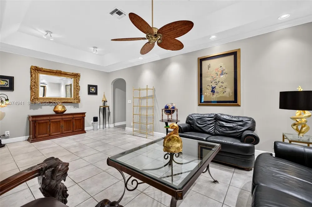 362 NE 7th Ave Fort Lauderdale, FL 33301