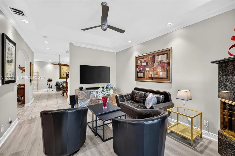 362 NE 7th Ave Fort Lauderdale, FL 33301