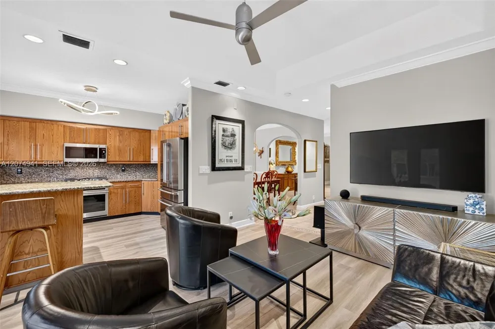 362 NE 7th Ave Fort Lauderdale, FL 33301