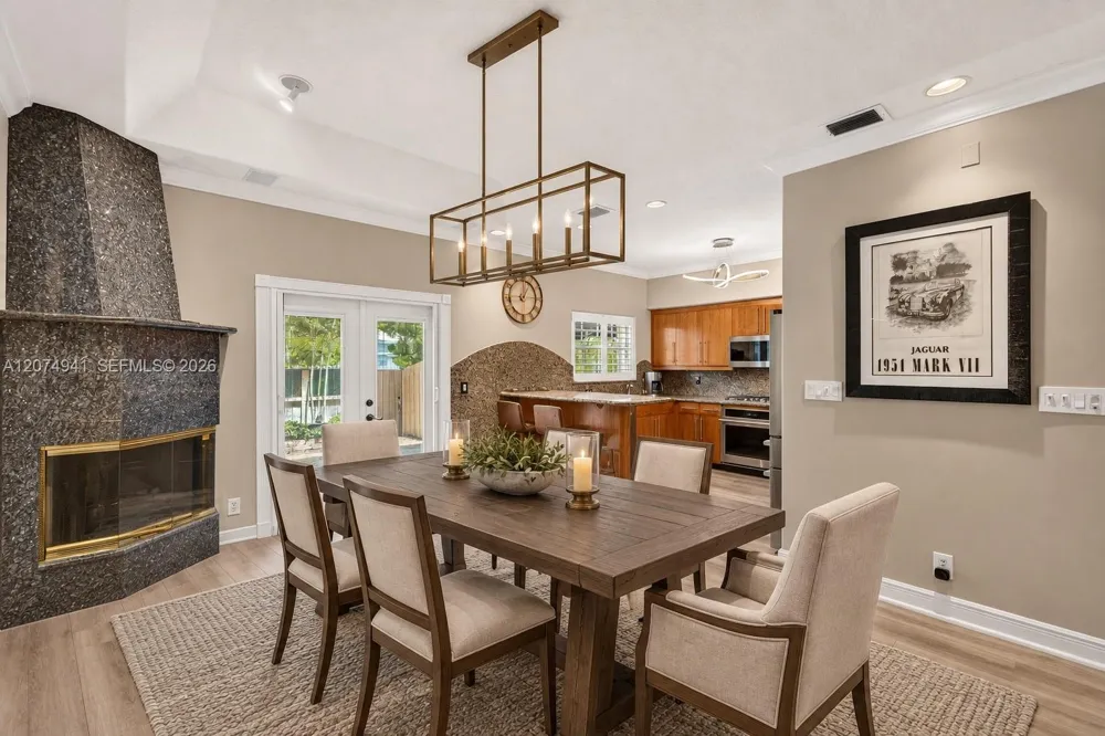 362 NE 7th Ave Fort Lauderdale, FL 33301