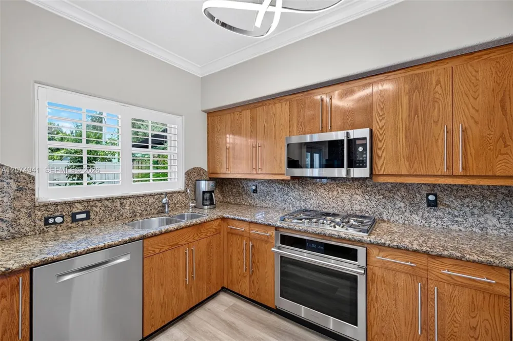 362 NE 7th Ave Fort Lauderdale, FL 33301