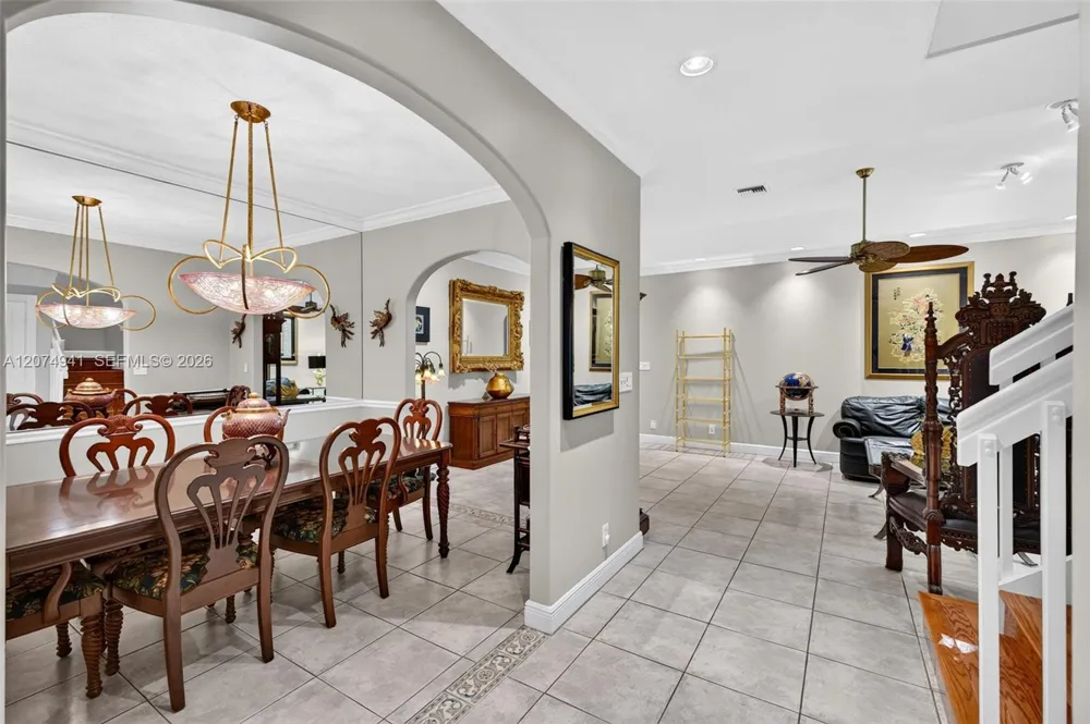 362 NE 7th Ave Fort Lauderdale, FL 33301