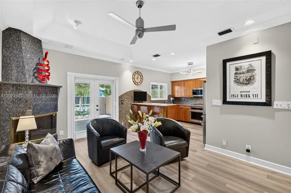 362 NE 7th Ave Fort Lauderdale, FL 33301