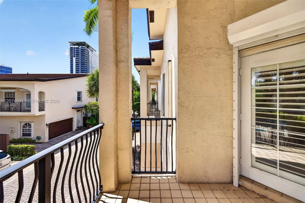 362 NE 7th Ave Fort Lauderdale, FL 33301
