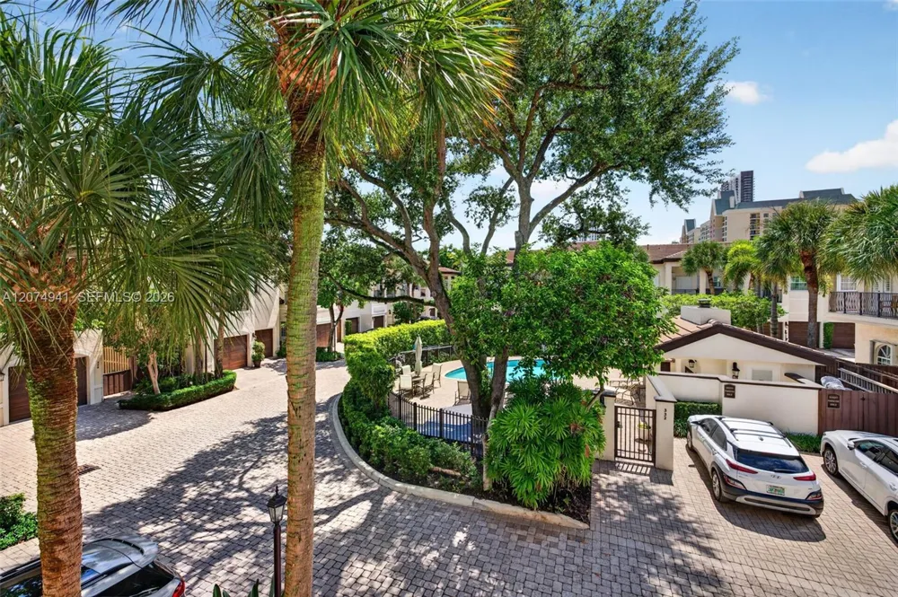 362 NE 7th Ave Fort Lauderdale, FL 33301