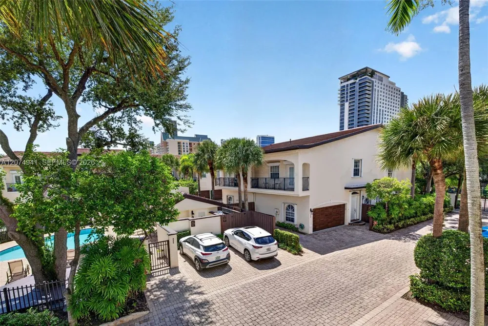 362 NE 7th Ave Fort Lauderdale, FL 33301