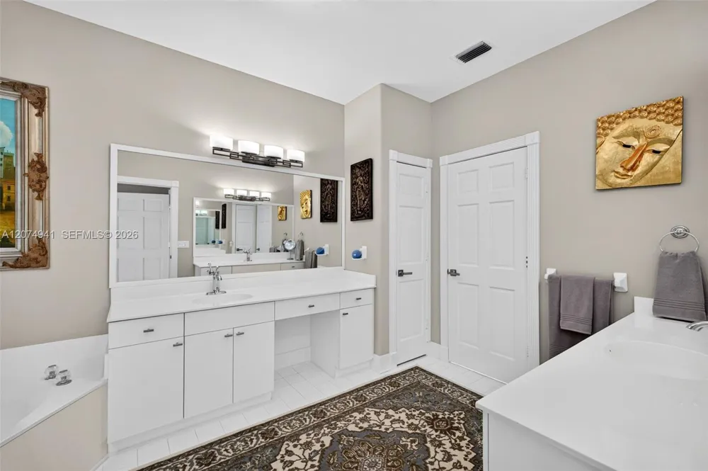 362 NE 7th Ave Fort Lauderdale, FL 33301