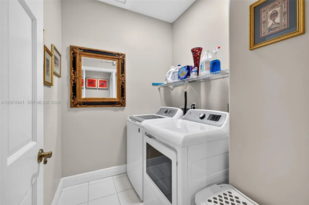 362 NE 7th Ave Fort Lauderdale, FL 33301