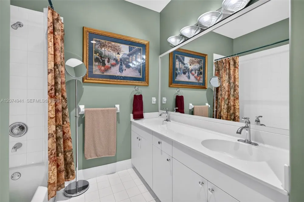 362 NE 7th Ave Fort Lauderdale, FL 33301